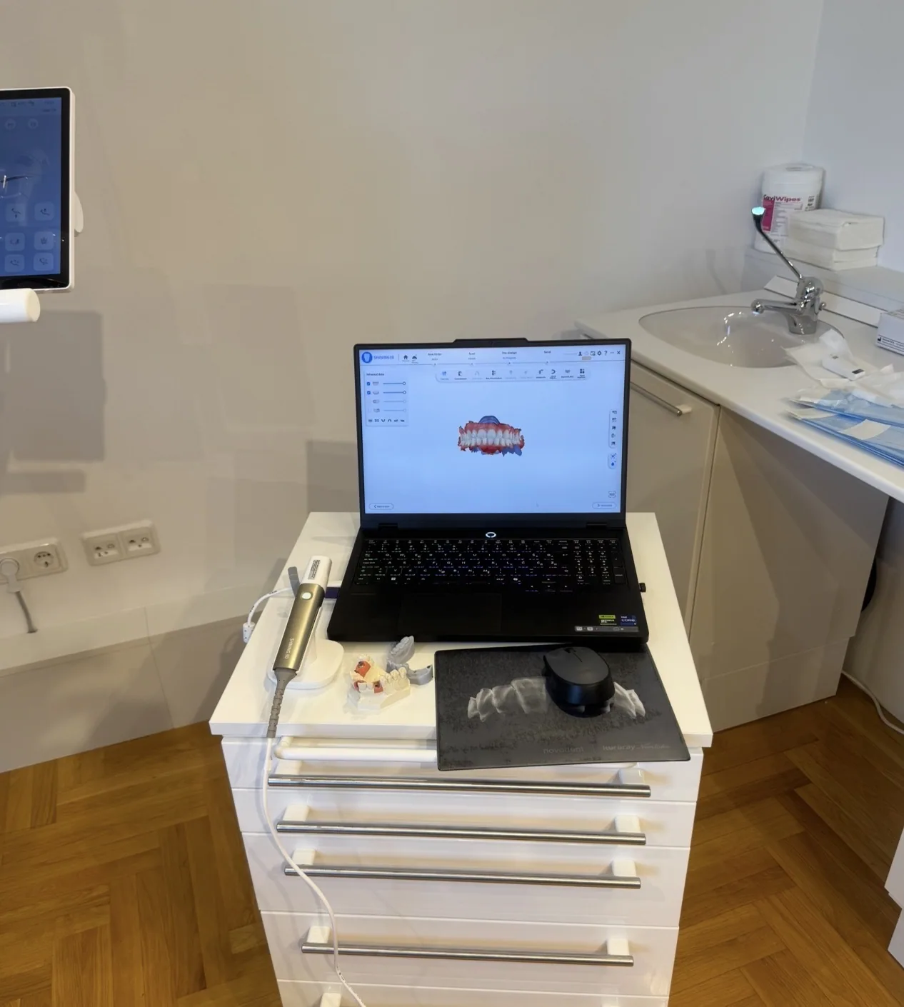 Digitalna oprema i intraoralni skener u ordinaciji